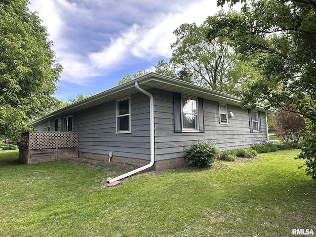 810 NW 7th Ave, Galva, IL 61434 - view of side of home featuring a lawn
