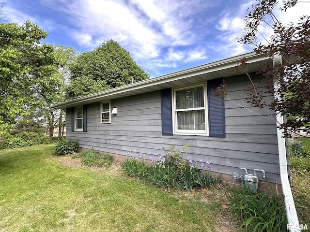 810 NW 7th Ave, Galva, IL 61434 - view of property exterior featuring a yard