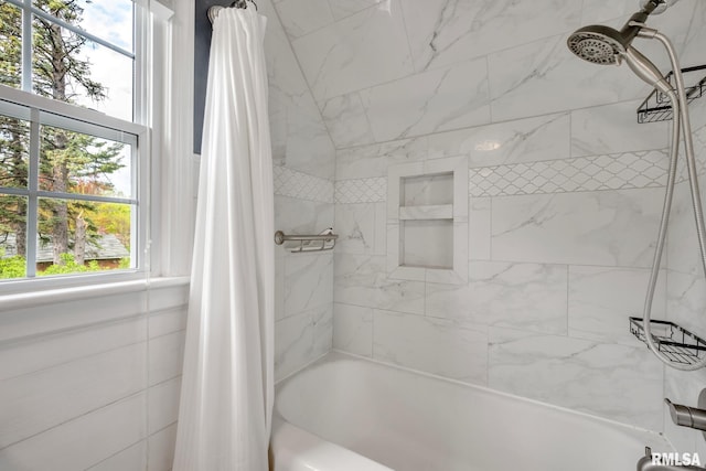 2255 N Broad St, Galesburg, IL 61401 - bathroom with shower / bath combination with curtain