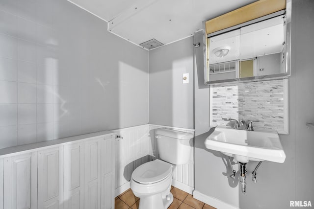 2255 N Broad St, Galesburg, IL 61401 - half bathroom featuring toilet, tile patterned floors, and tasteful backsplash