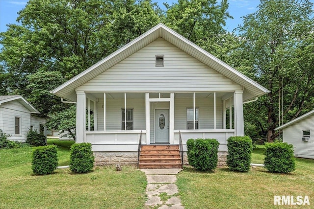 708 E 5th St, Pana, IL 62557 - bungalow-style house featuring a front yard and a porch
