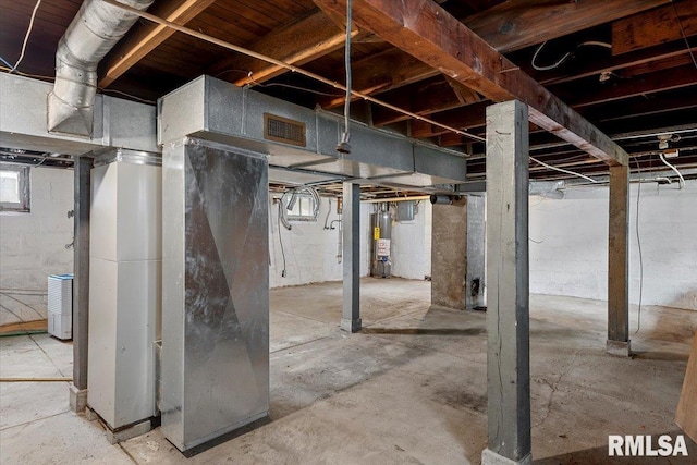 708 E 5th St, Pana, IL 62557 - below grade area featuring water heater