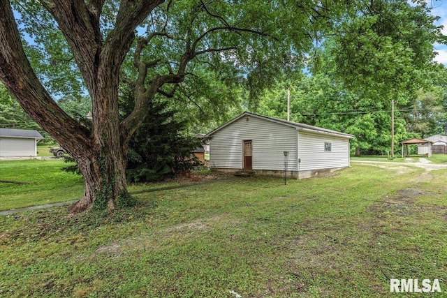 708 E 5th St, Pana, IL 62557 - view of green lawn