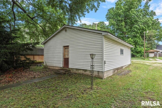 708 E 5th St, Pana, IL 62557 - view of outdoor structure with entry steps