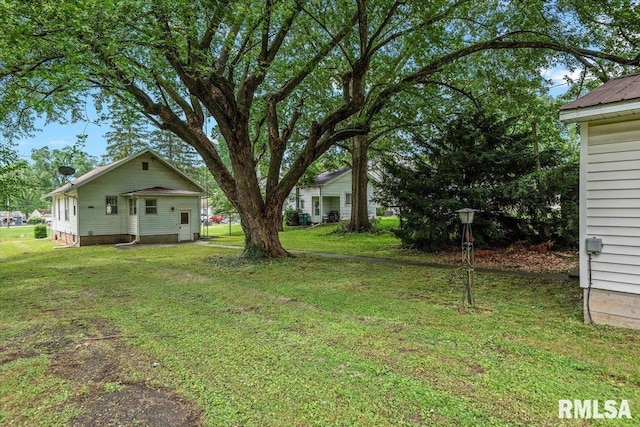708 E 5th St, Pana, IL 62557 - view of green lawn