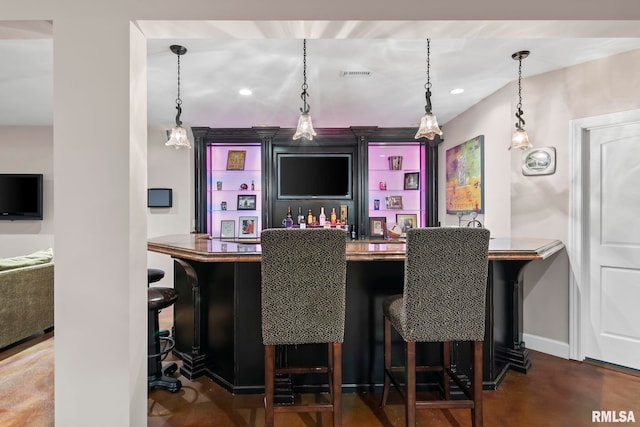 4901 Wildcat Run, Springfield, IL 62711 - indoor bar featuring concrete floors, hanging light fixtures, baseboards, and recessed lighting