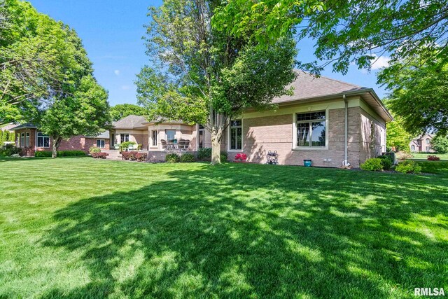 4901 Wildcat Run, Springfield, IL 62711 - back of property with a lawn and brick siding