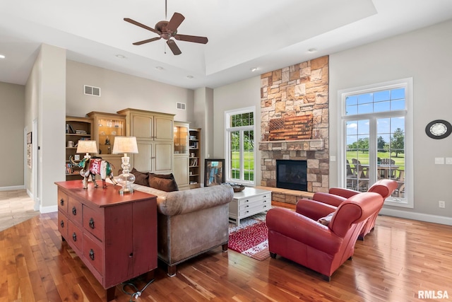 4901 Wildcat Run, Springfield, IL 62711 - living area with baseboards, a high ceiling, hardwood / wood-style floors, a ceiling fan, and recessed lighting