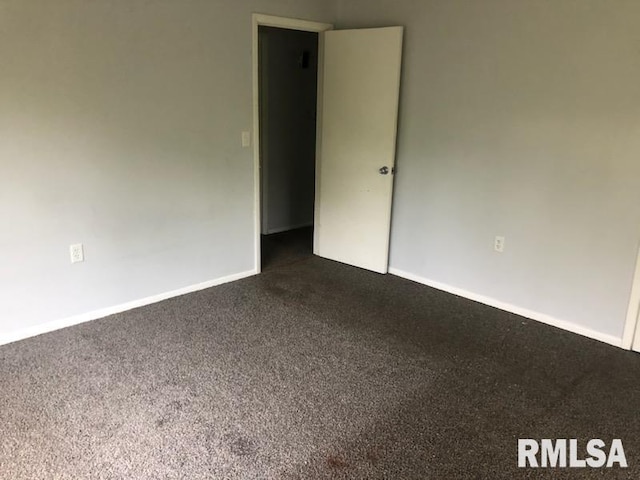 1522 Rim Rd, Quincy, IL 62305 - empty room with dark carpet and baseboards