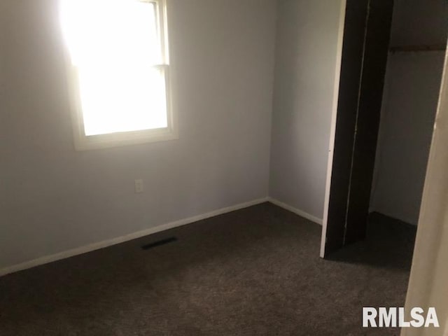 1522 Rim Rd, Quincy, IL 62305 - unfurnished bedroom with dark colored carpet, baseboards, and a closet
