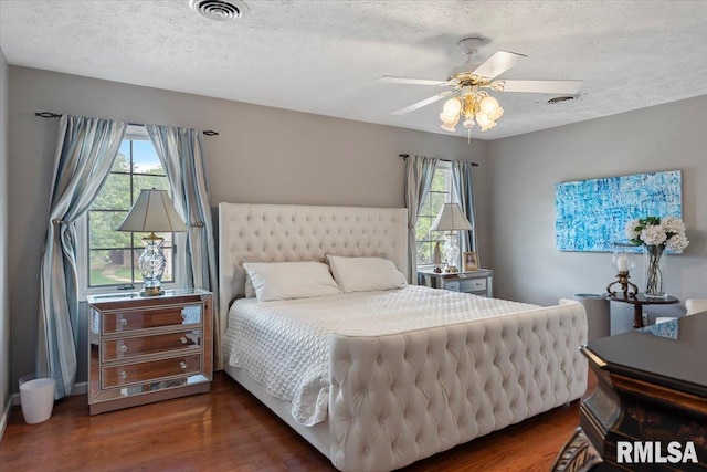 505 Clipper Rd, Springfield, IL 62704 - bedroom featuring dark wood finished floors, a textured ceiling, and ceiling fan