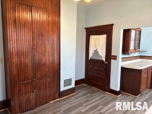 412 Pine St, Greenfield, IL 62044 - foyer entrance with wood finished floors and baseboards