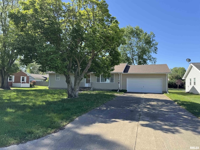 845 E Main St, Havana, IL 62644 - view of front facade featuring an attached garage, driveway, and a front yard