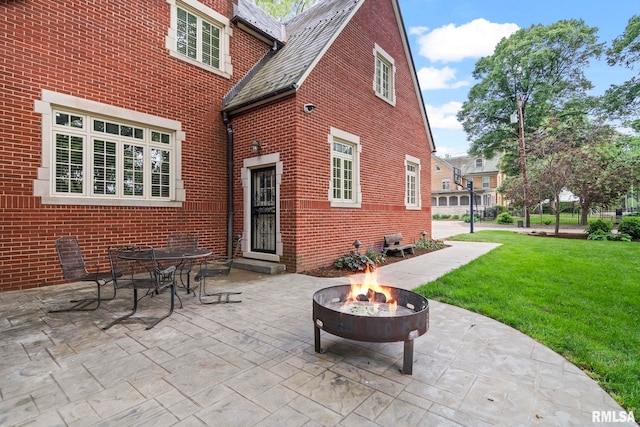 view of patio featuring an outdoor fire pit