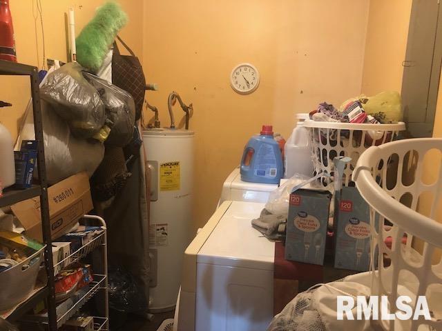 101 Cottage Ln, Murrayville, IL 62668 - laundry area featuring electric water heater and washer and dryer