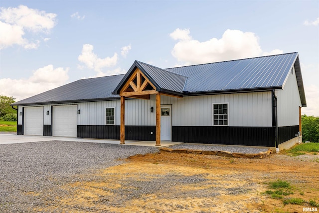 142 Oak Rd, Harrisburg, IL 62946 - modern farmhouse featuring a garage, metal roof, and driveway