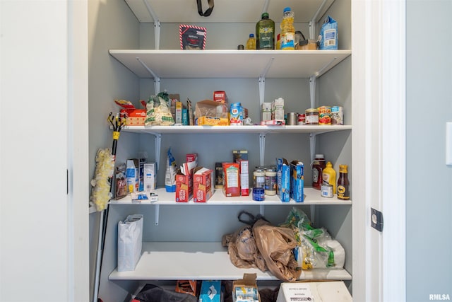 142 Oak Rd, Harrisburg, IL 62946 - view of pantry