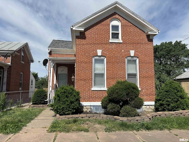 606 S 6th St, Quincy, IL 62301 - traditional-style home with brick siding
