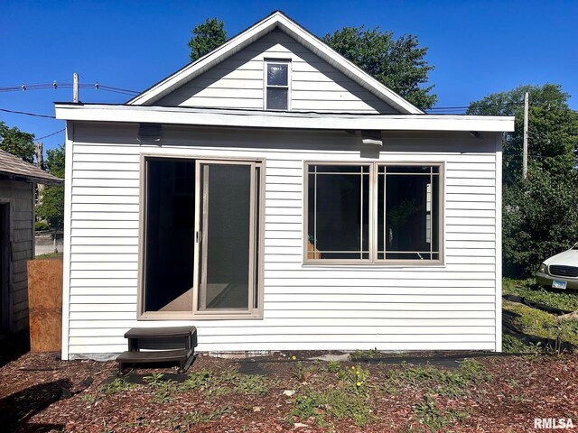 440 S Sandy St, Jacksonville, IL 62650 - photo 13
