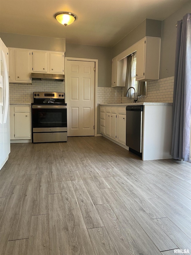 107 Locust Rd, Meredosia, IL 62665 - kitchen featuring stainless steel appliances, under cabinet range hood, backsplash, and light wood-type flooring