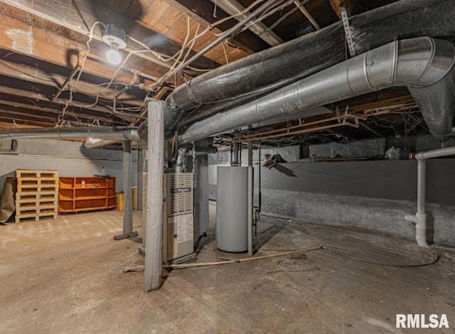1507 4th St, Lincoln, IL 62656 - basement featuring gas water heater