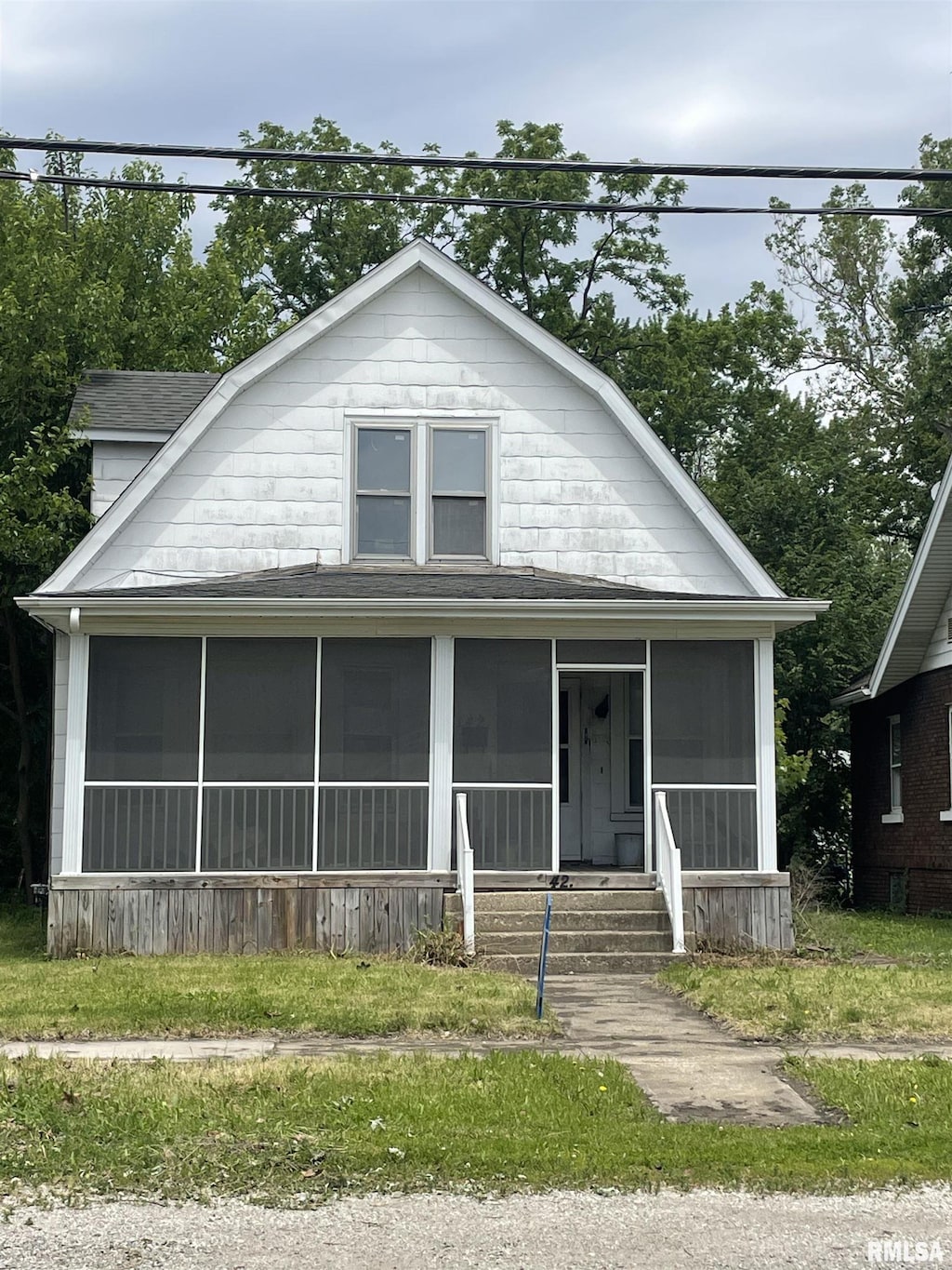 1425 E Division St, Springfield, IL 62702 - view of front of home with a sunroom