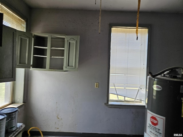 212 Chestnut St, Quincy, IL 62301 - detailed view of water heater