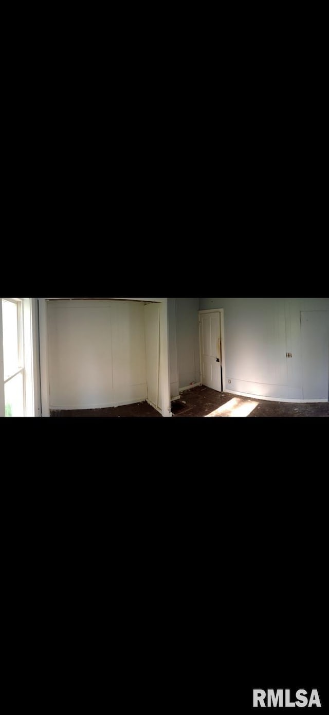 1360 Oak St, Hamilton, IL 62341 - view of empty room
