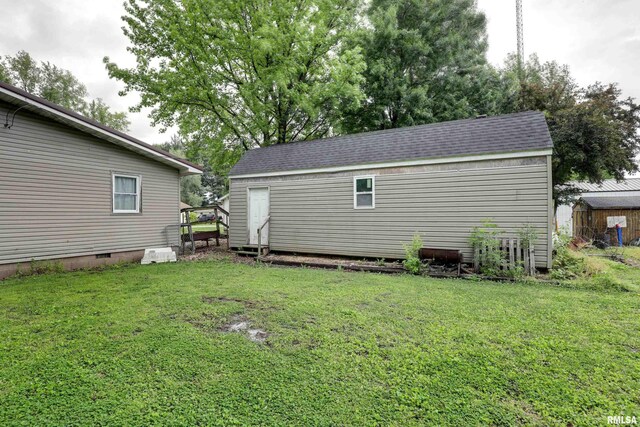 305 E Clay St, Pleasant Hill, IL 62366 - view of grassy yard featuring an outbuilding