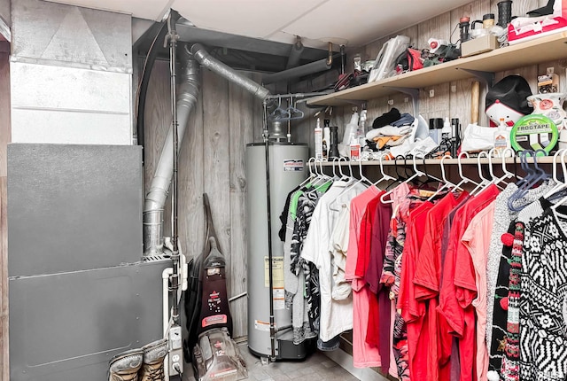 1666 Outrigger Rd, Galesburg, IL 61401 - utilities featuring water heater and heating unit
