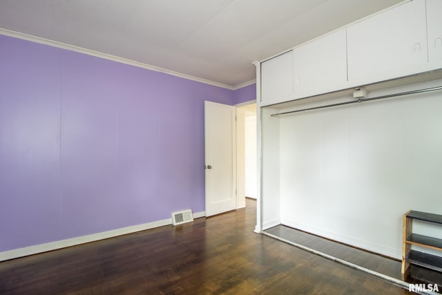 1520 W Losey St, Galesburg, IL 61401 - unfurnished bedroom featuring wood finished floors, crown molding, and baseboards