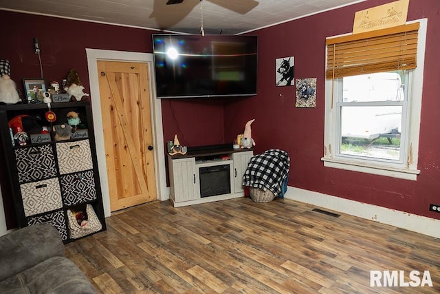 607 E 3rd St, Kinmundy, IL 62854 - living room featuring wood finished floors and a ceiling fan