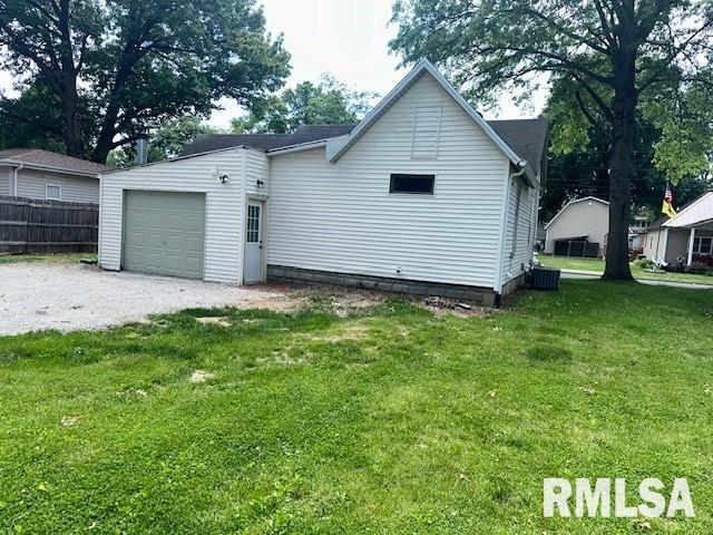 1001 E Esther St, Taylorville, IL 62568 - photo 2