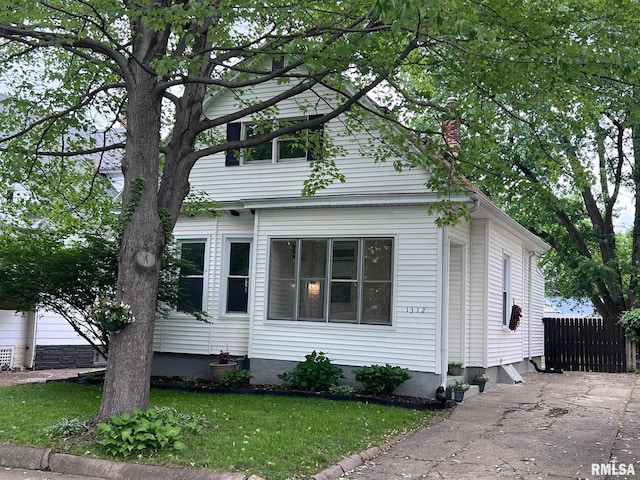 1312 N 3rd St, Springfield, IL 62702 - view of side of home