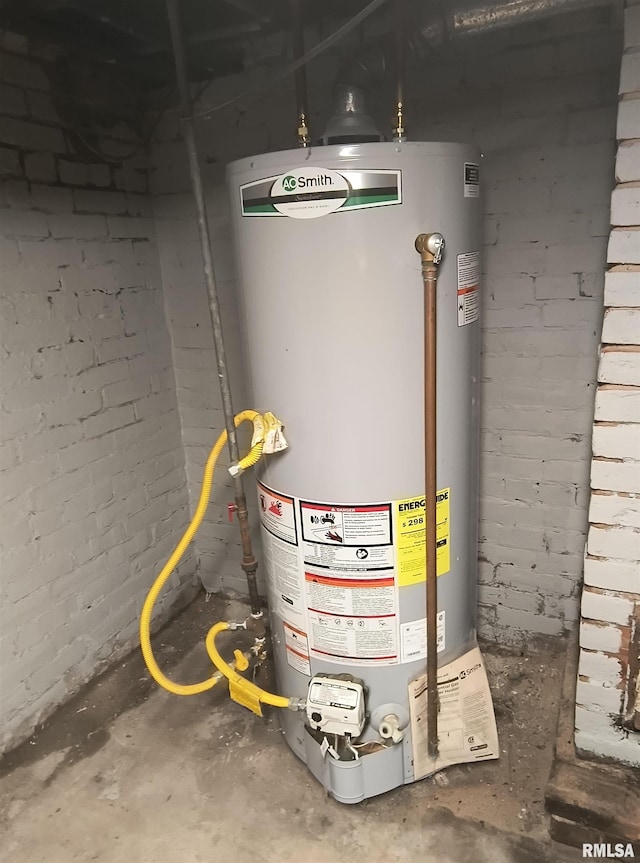 1312 N 3rd St, Springfield, IL 62702 - utilities featuring water heater