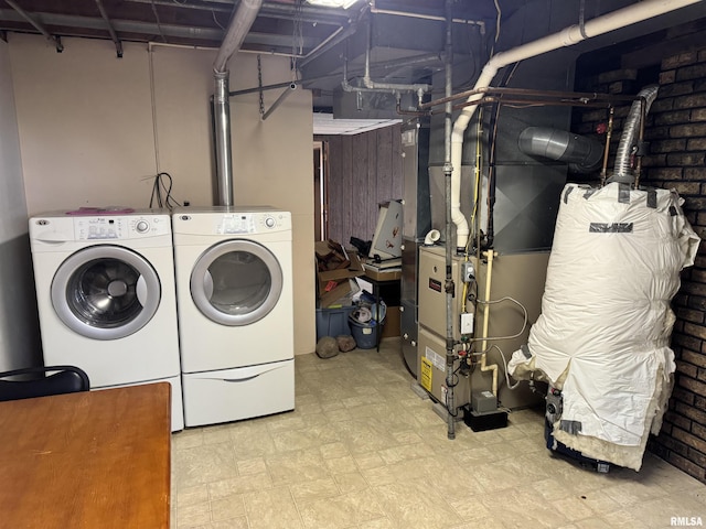 18382 N Quiver Beach Rd, Havana, IL 62644 - laundry area with washer and dryer