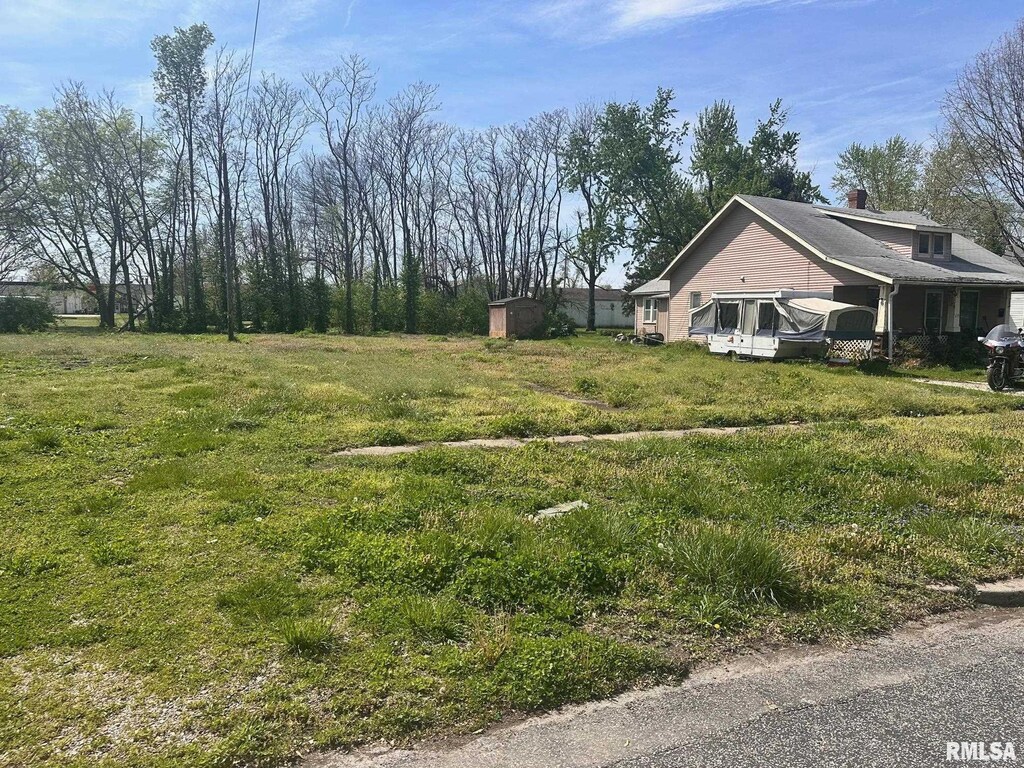 617 N E St, Jacksonville, IL 62650 - photo 1