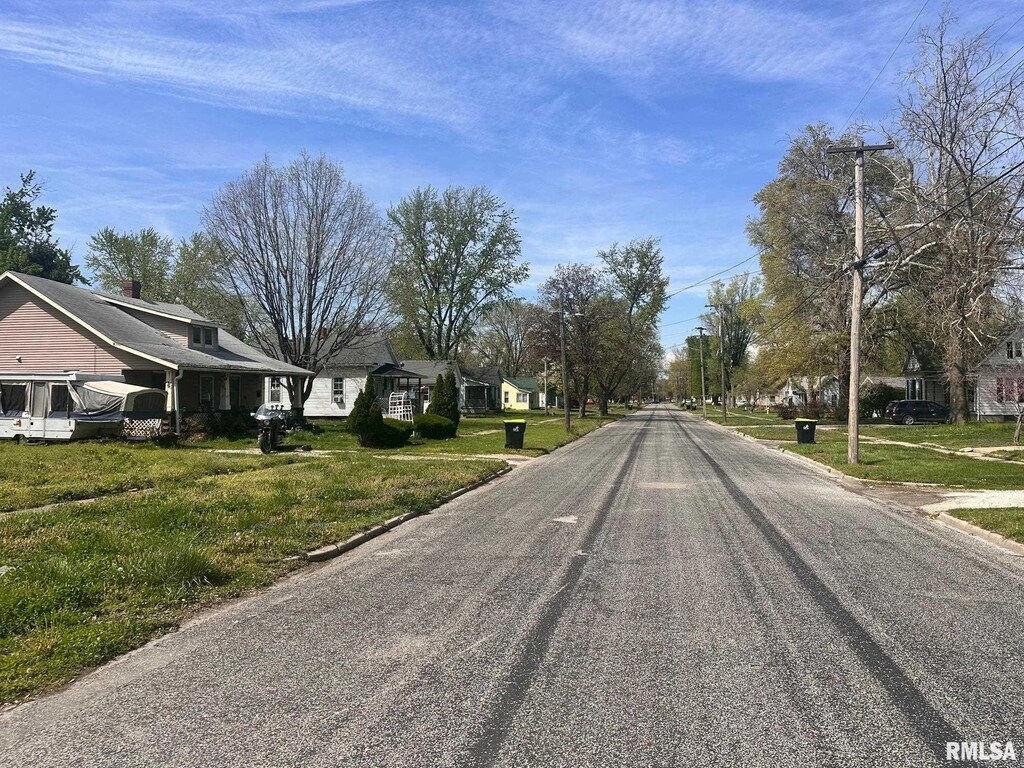 617 N E St, Jacksonville, IL 62650 - photo 3