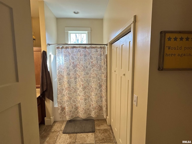 118 W Clark St, Havana, IL 62644 - view of full bathroom