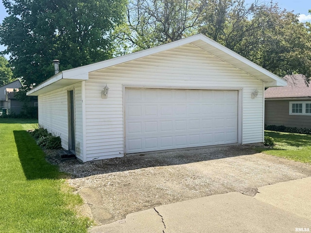 1595 N Kellogg St, Galesburg, IL 61401 - view of detached garage