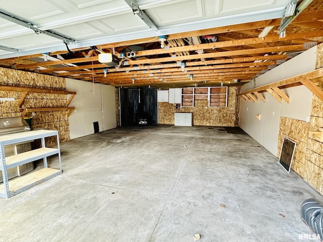 1595 N Kellogg St, Galesburg, IL 61401 - garage with a garage door opener