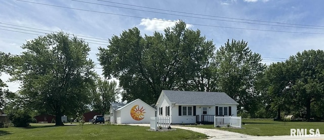 507 W Wood St, Camp Point, IL 62320 - ranch-style house featuring a front lawn, driveway, and an outdoor structure