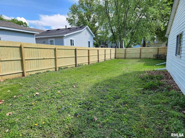 228 4th St, Lincoln, IL 62656 - view of yard