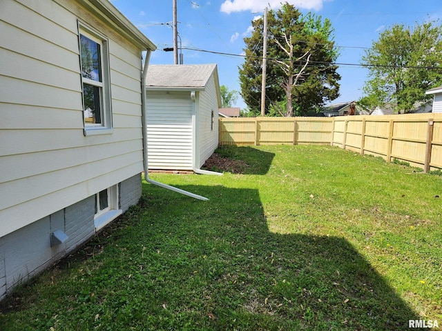 228 4th St, Lincoln, IL 62656 - view of yard