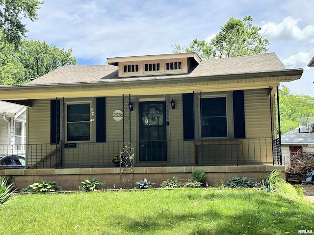 2536 S 10th St, Springfield, IL 62703 - bungalow-style home with a porch, a shingled roof, and a front yard