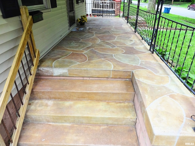 2536 S 10th St, Springfield, IL 62703 - view of patio / terrace