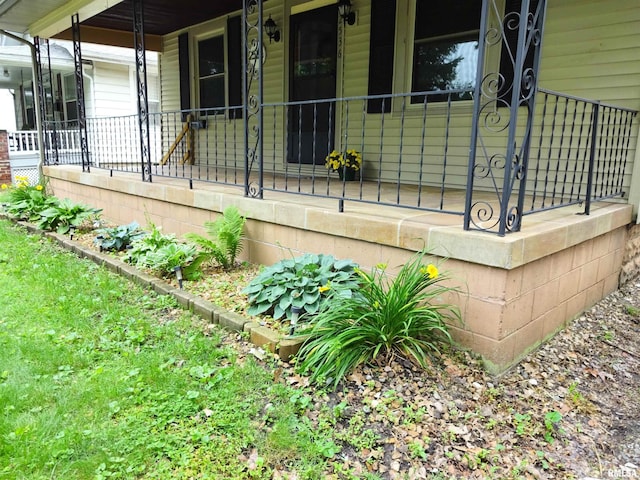 2536 S 10th St, Springfield, IL 62703 - view of side of home with a porch