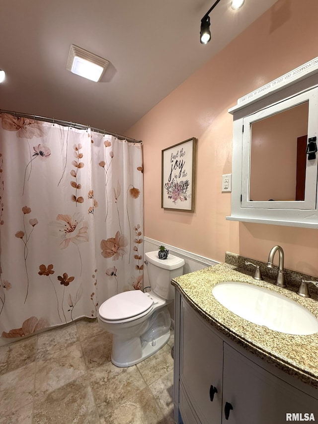 709 W Monmouth St, Abingdon, IL 61410 - bathroom featuring toilet, vanity, and a shower with shower curtain