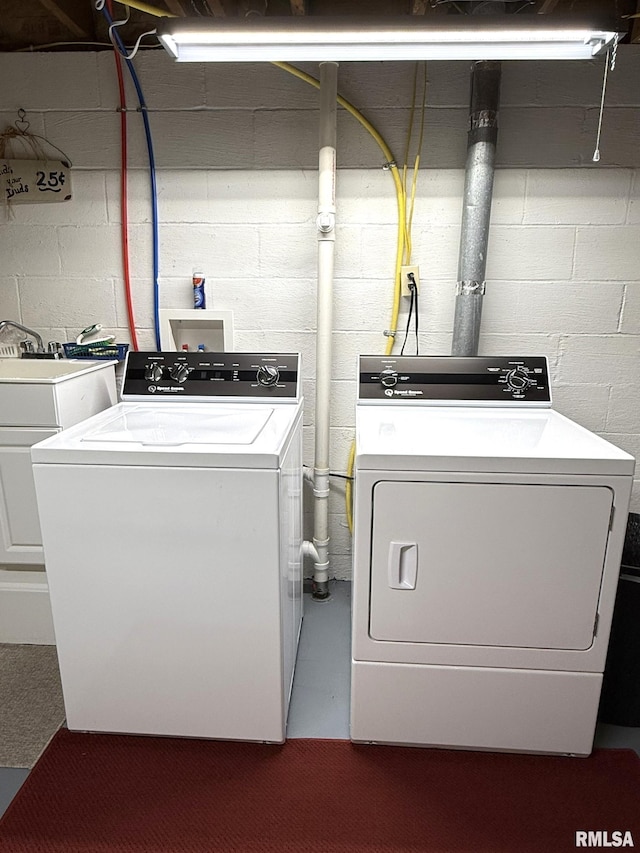 709 W Monmouth St, Abingdon, IL 61410 - washroom featuring washer and clothes dryer and concrete block wall