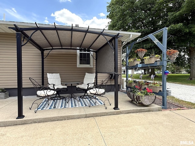 709 W Monmouth St, Abingdon, IL 61410 - view of patio / terrace